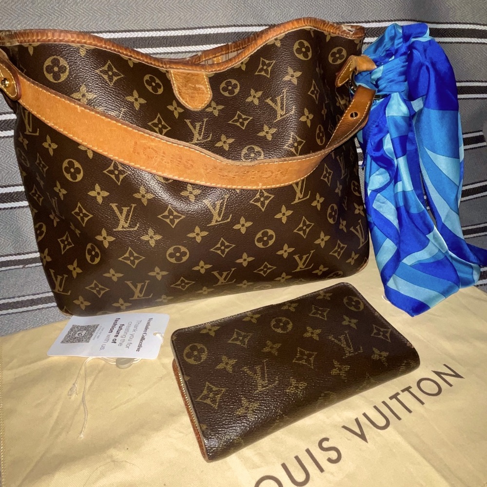 Louis Vuitton delightful MM Monogram shoulder hobo W/ dust bag, Wallet & Scarf